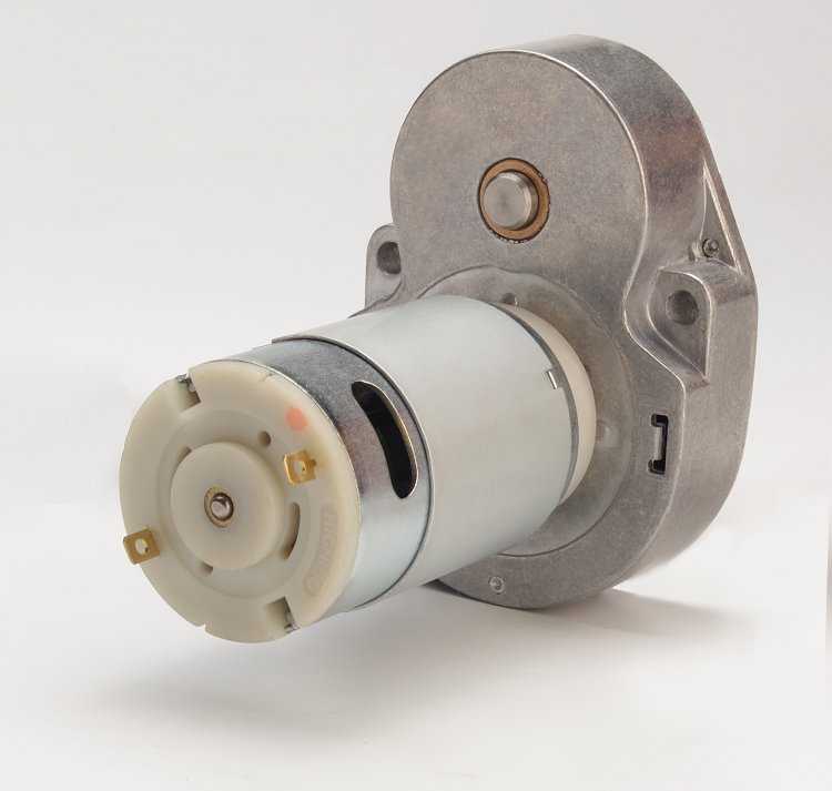 High speed DC geared motor with metal gearbox housing and cylindrical motor body
